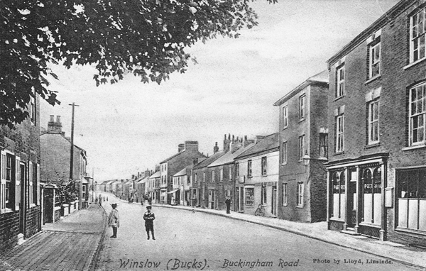 High Street looking north, Chandos Arms on right
